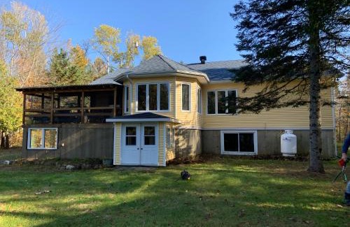Mandeville Apartment | Le chalet jaune sur la Mastigouche