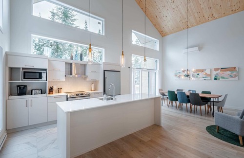 Shannon Ski Chalet | Le Chalet ODIN, private spa-Shannon