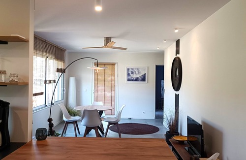 Saint-Pierre-des-Champs House | Le Chant des Pierres: Lumineux et Chaleureux Syrah