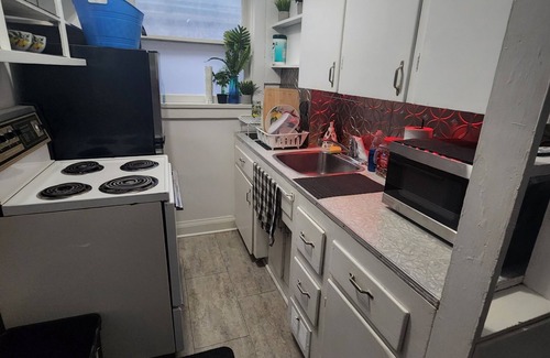 Peterborough Apartment | Le Chanelle Suite, ELEGANT, ARTISTIC apartment