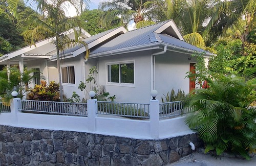 Mahe Island House | Le Chant de Merle Holiday home - House for Family and Friends