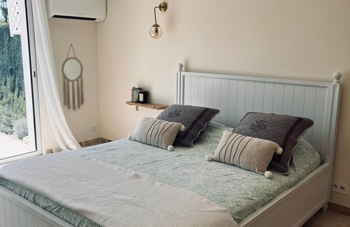 Fontvieille Bed & Breakfast | Le Chant des Oiseaux à 5mn du Centre du Village