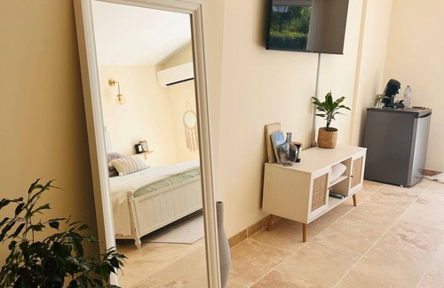 Fontvieille Bed & Breakfast | Le Chant des Oiseaux à 5mn du Centre du Village