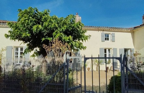 Saint-Andre-de-Lidon Bed & Breakfast | Le Charme Charentais near Talmont sur Gironde Royan Saintes