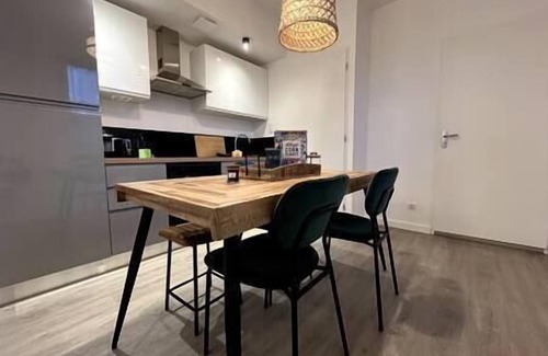 Sallaumines House | Le Charme Parisien - Confortable