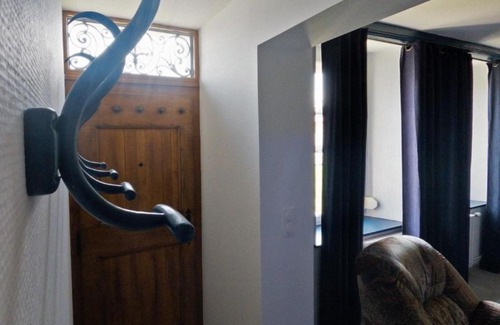 Rarecourt House | Le chat Moustic