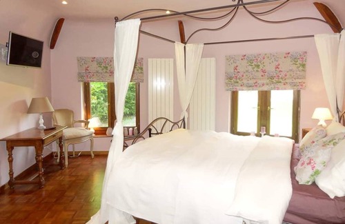 Montigny-le-Tilleul Bed & Breakfast | Le Chateau des Eglantines