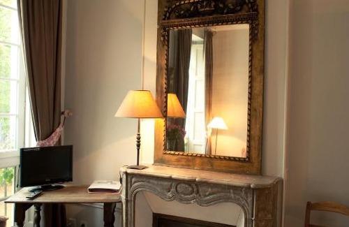 Bures-sur-Yvette Bed & Breakfast | Le Chateau De La Vierge