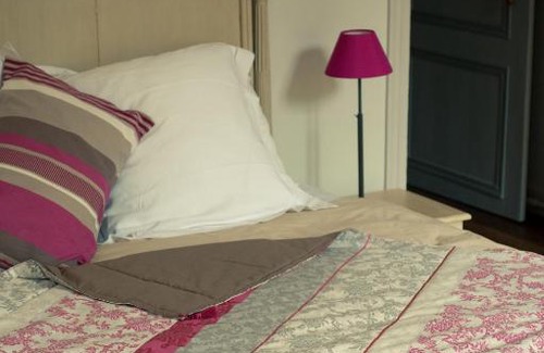 Bures-sur-Yvette Bed & Breakfast | Le Chateau De La Vierge