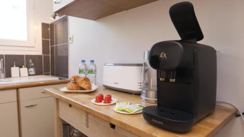 Chatenay-Malabry Apartment | Le Chateaubriand - Calme, balcon et parking