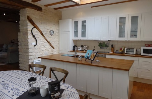 Puligny-Montrachet House | Le Chevalier, Puligny-Montrachet. Superb, 3 bdr/3bth, Village home, terrace