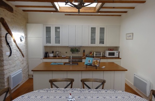 Puligny-Montrachet House | Le Chevalier, Puligny-Montrachet. Superb, 3 bdr/3bth, Village home, terrace
