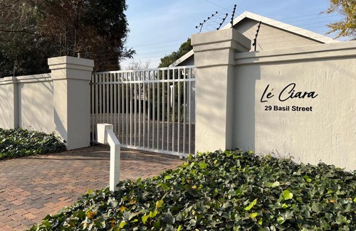 Greater Johannesburg Metropolitan Area Hotel | Le'Ciara Luxury Guest House