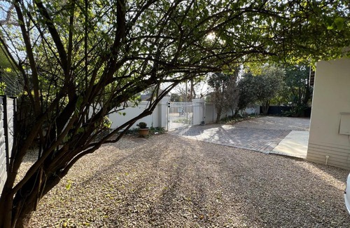 Greater Johannesburg Metropolitan Area Hotel | Le'Ciara Luxury Guest House