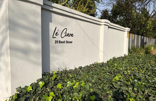 Greater Johannesburg Metropolitan Area Hotel | Le'Ciara Luxury Guest House