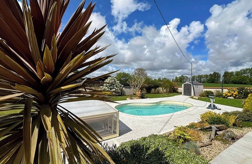 Champagnolles Villa | Le Clos de Champagnolles House. Rural tourism with private pool and games