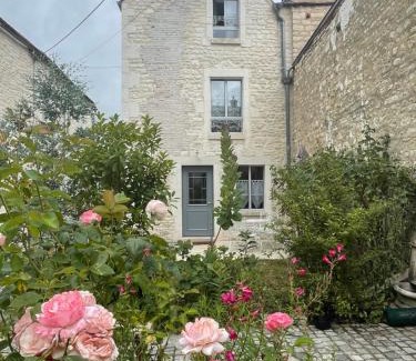 Tonnerre House | Le Clos de l'Armançon - Séjours d'exception en bord de rivière - Classé 4 étoiles