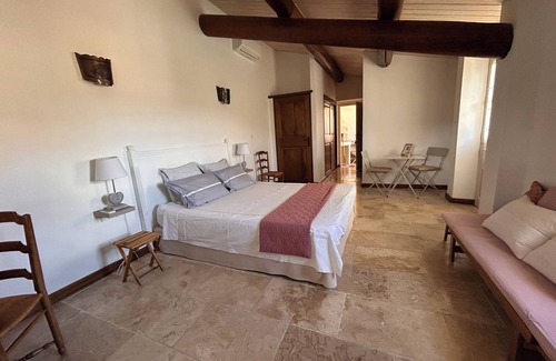 Villeneuve Bed & Breakfast | Le Clos des casis