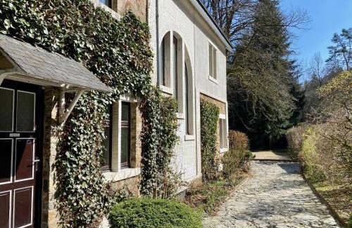 Lorcy House | Le Clos des Tilleuls - Gîte de Charme avec Piscine au Cœur de la Nature