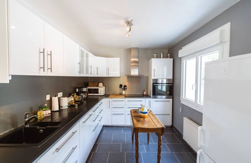 Amboise House | Le Clos Fleuri : Cottage with Tranquil Garden Setting in Historic Amboise