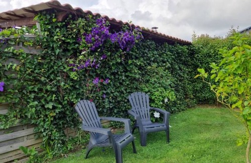 Saint-Aubin-de-Scellon Cottage | Le Clos du Savourey, charming Normandy farmhouse, sleeps 6
