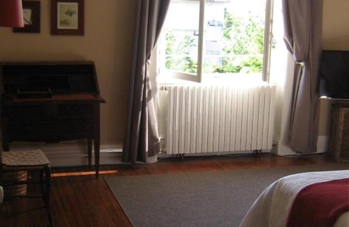 Saint-Genis-Laval Bed & Breakfast | Le clos saint Genois