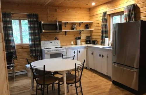 Saint-Luc-de-Bellechasse Ski Chalet | Le Coureur des Bois Spa 4-6 pers
