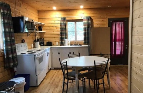 Saint-Luc-de-Bellechasse Ski Chalet | Le Coureur des Bois Spa 4-6 pers