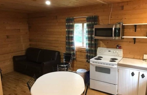 Saint-Luc-de-Bellechasse Ski Chalet | Le Coureur des Bois Spa 4-6 pers