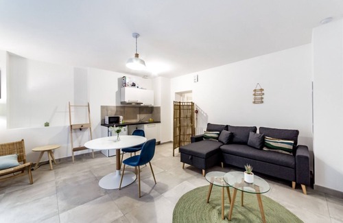 Charbonnieres-les-Bains Apartment | Le Cocon - Studio Cosy et Moderne - Charbonnière les Bains