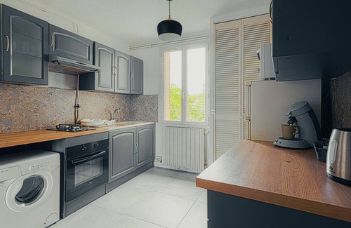 Buers Apartment | Le cocon, accommodation for 6 people + 1 baby in Villeurbanne near Lyon