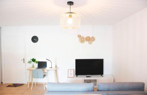 La Salvetat-Saint-Gilles Apartment | Le cocon cosy - T2 - Parking - Proche Zoo