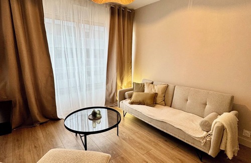 Gambetta Apartment | Le cocoon - bedroom apartment with air conditioning in the city center