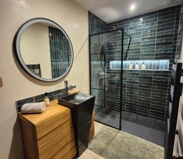 Carpentras Bed & Breakfast | Le Cocoon - Jacuzzi, Sauna et Piscine privée