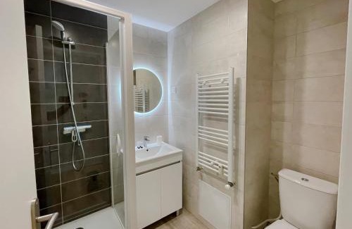 Devant-les-Ponts Apartment | Le Colibri - Stationnement gratuit - Balcon - Jusqu'à 4 personnes
