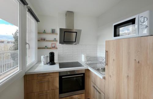 Devant-les-Ponts Apartment | Le Colibri - Stationnement gratuit - Balcon - Jusqu'à 4 personnes
