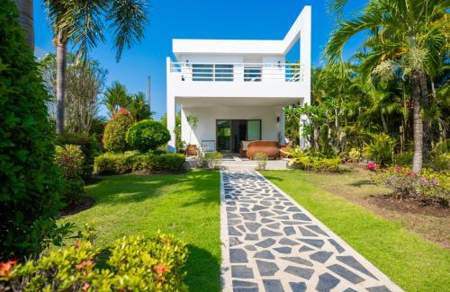 Kram Villa | Le Corbusier Style Villa In Green Neighbourhood with Pool