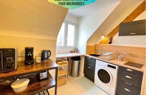 Centre Ville Apartment | Le Corneille - Idéal Pros & Couples - Centre historique - À pied Château 5min-Gare 10min - Au calme - Fibre - Parking du Château gratuit 5min à pied