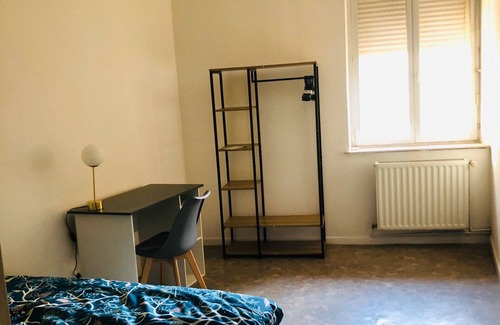 Sedan Apartment | LE COSY WIFI FREE PARKING The whole street