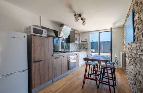 Saint-Jean-la-Poterie House | Le Cottage de Flore - Four Bedroom House, Sleeps 8