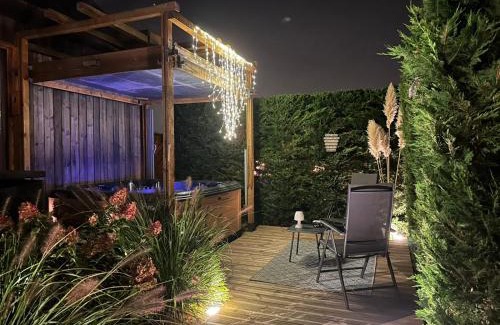 Barbizon House | LE COTTAGE BARBIZONNAIS avec jacuzzi privé à partir de 10 ans