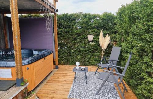 Barbizon House | LE COTTAGE BARBIZONNAIS avec jacuzzi privé à partir de 10 ans
