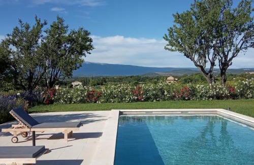 Saint-Didier House | Le Cottage du Chat Blanc
