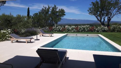 Saint-Didier House | Le Cottage du Chat Blanc