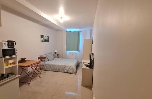 Montfermeil Apartment | le Coucher De Lune Studio pour 2 a 3 personnes a Montfermeil