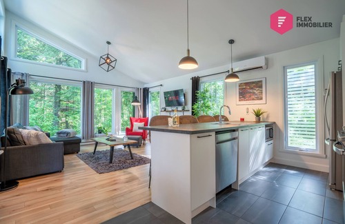 Pont-Rouge Ski Chalet | ⭐ Le Coureur des bois de Portneuf 🪓 Private SPA Sauna Pool Billiards Trails ⭐