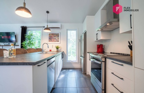 Pont-Rouge Ski Chalet | ⭐ Le Coureur des bois de Portneuf 🪓 Private SPA Sauna Pool Billiards Trails ⭐