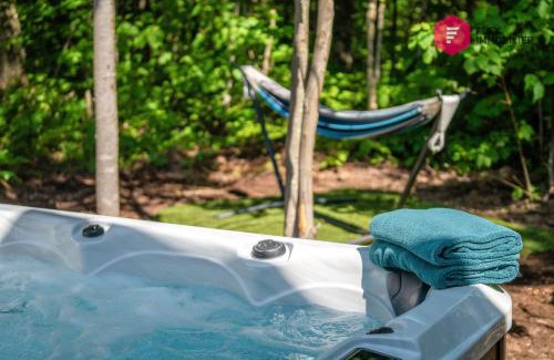 Pont-Rouge House | Le Coureur des bois de Portneuf - Private hot tub Pool Sauna Trails