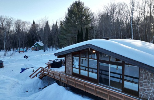 Chertsey House | Le Coyote - 5 acre private forest 3 bedrooms CITQ 320122
