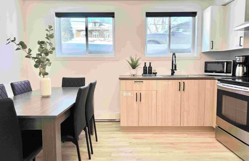 Ste. Foy Apartment | Le Cozy Summary: Déco
